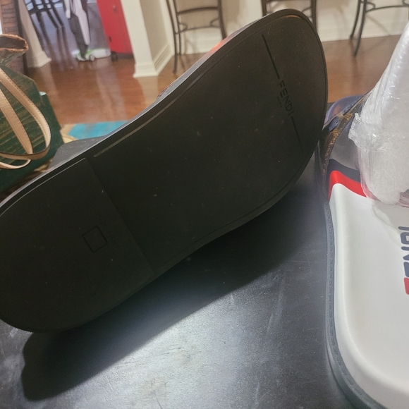 FENDI SLIDES - Picture 7 of 8